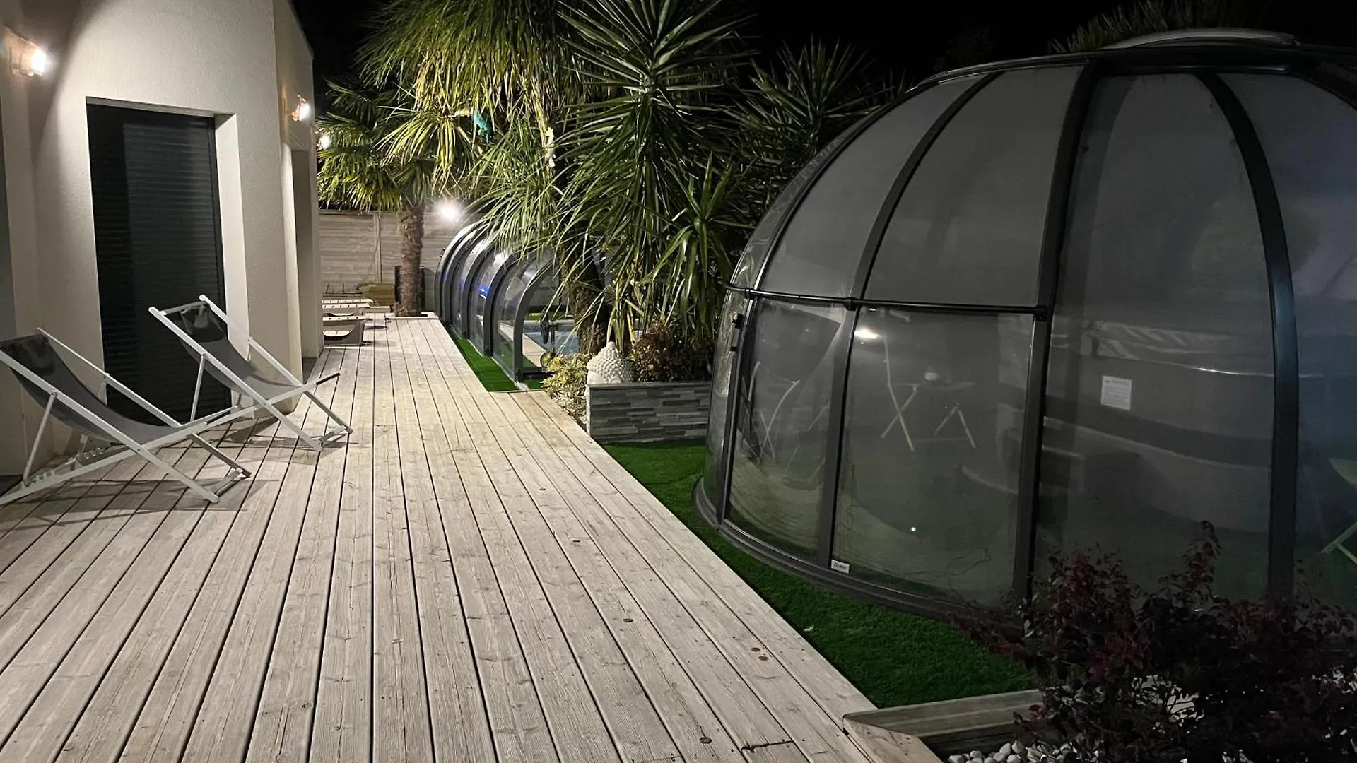 Maison 10 Pers Avec Piscine Chauffee Et Spa Surzur 0*,  Francja