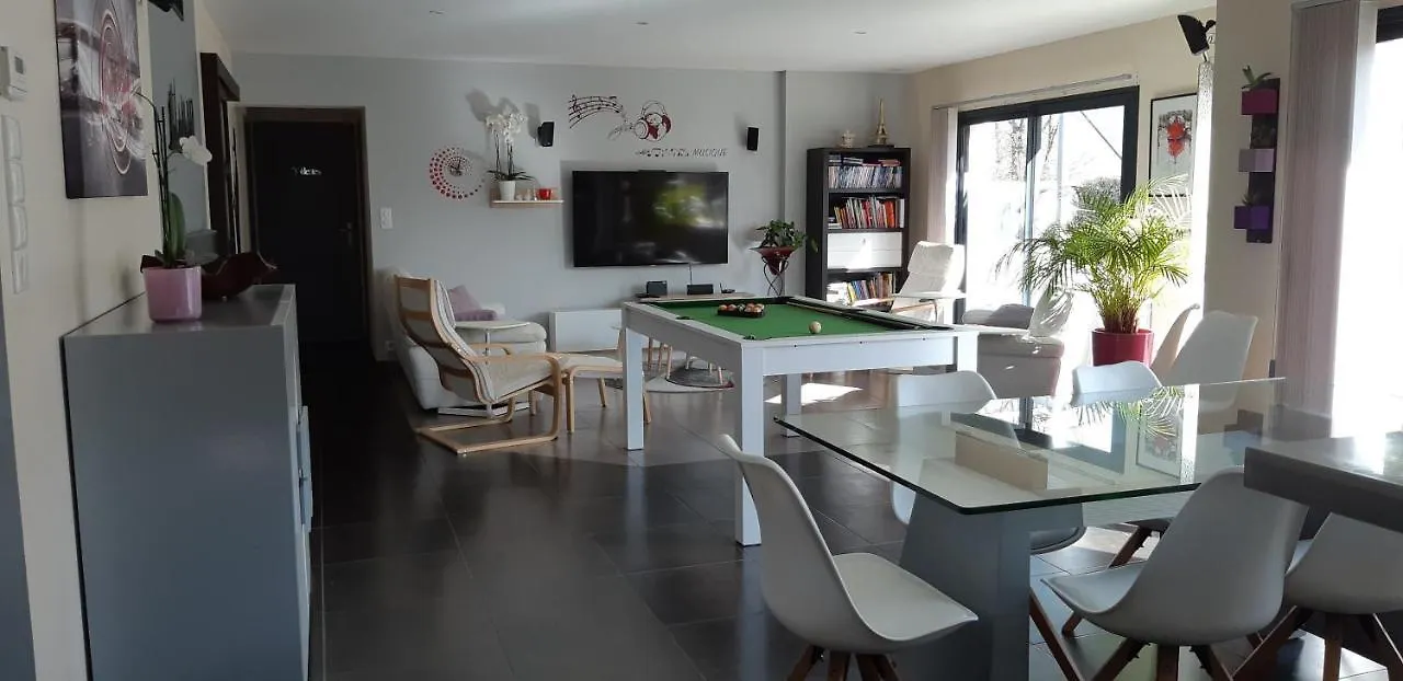 Holiday home Maison 10 Pers Avec Piscine Chauffee Et Spa Surzur France